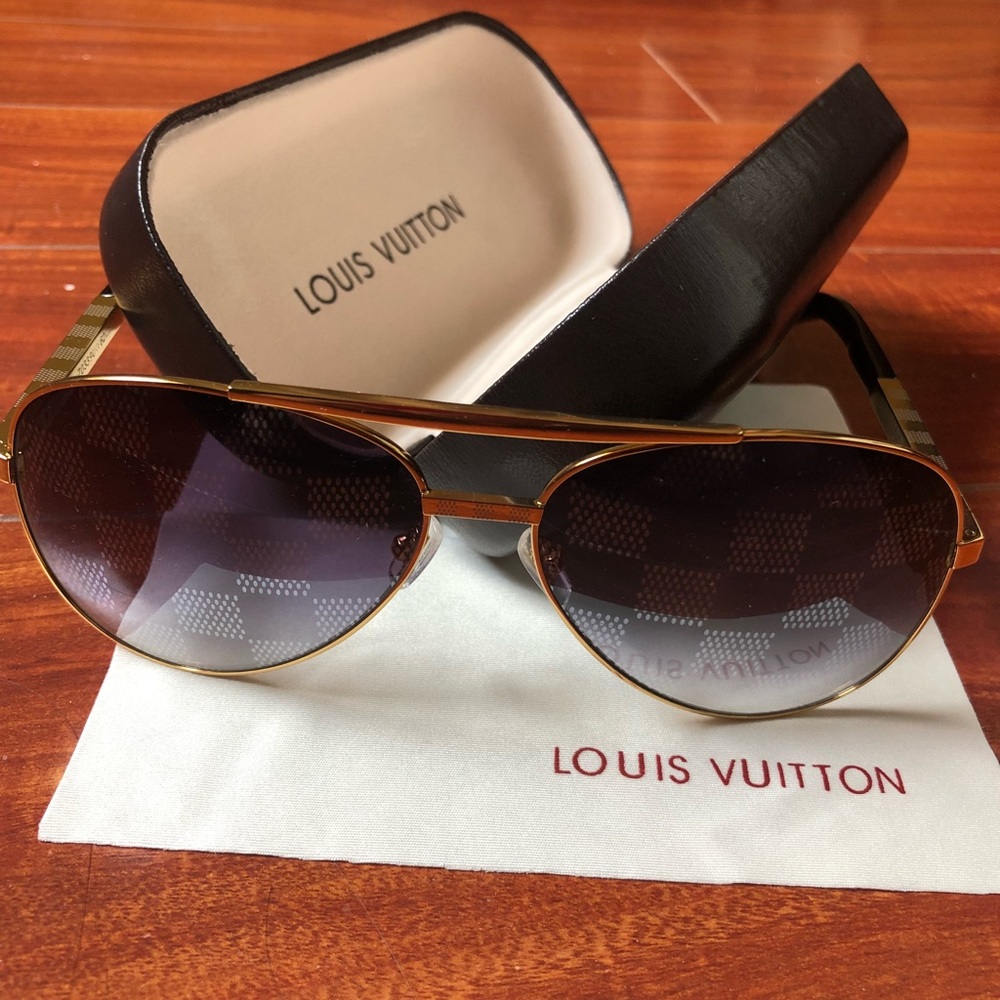 LV glass 100% Authentic like new.
